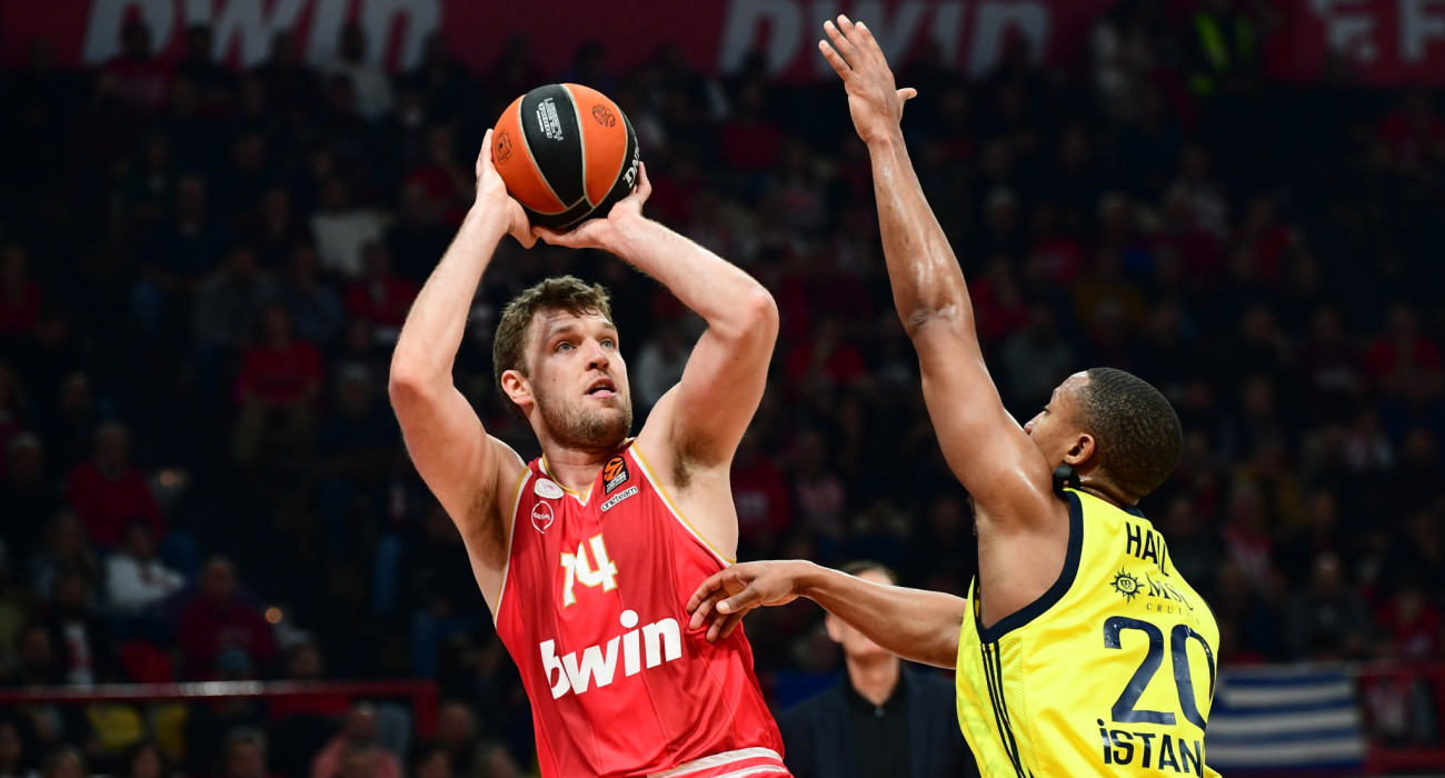 Σάσα Βεζένκοφ και Ντέβον Χολ στο ΣΕΦ / Πηγή: Eurokinissi