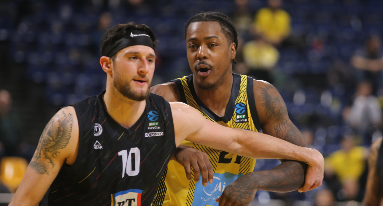 Ο Χάνκινς με τη φανέλα της Κλουζ / Πηγή: Eurokinissi