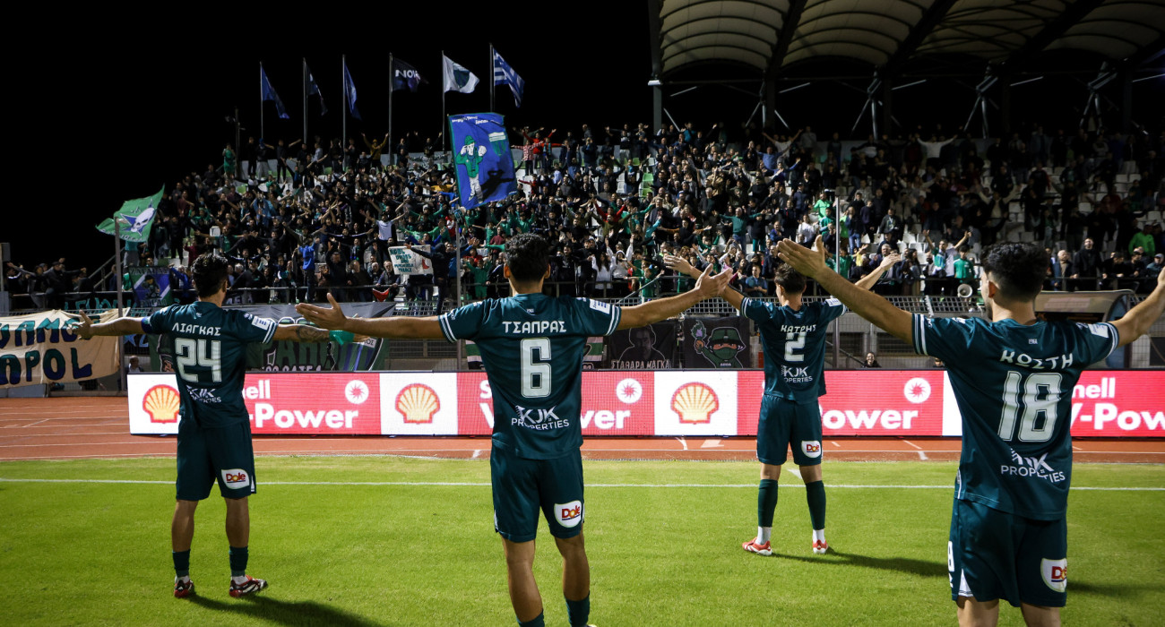 Ο κόσμος του Λεβαδειακού με τους παίκτες / Πηγή: Eurokinissi