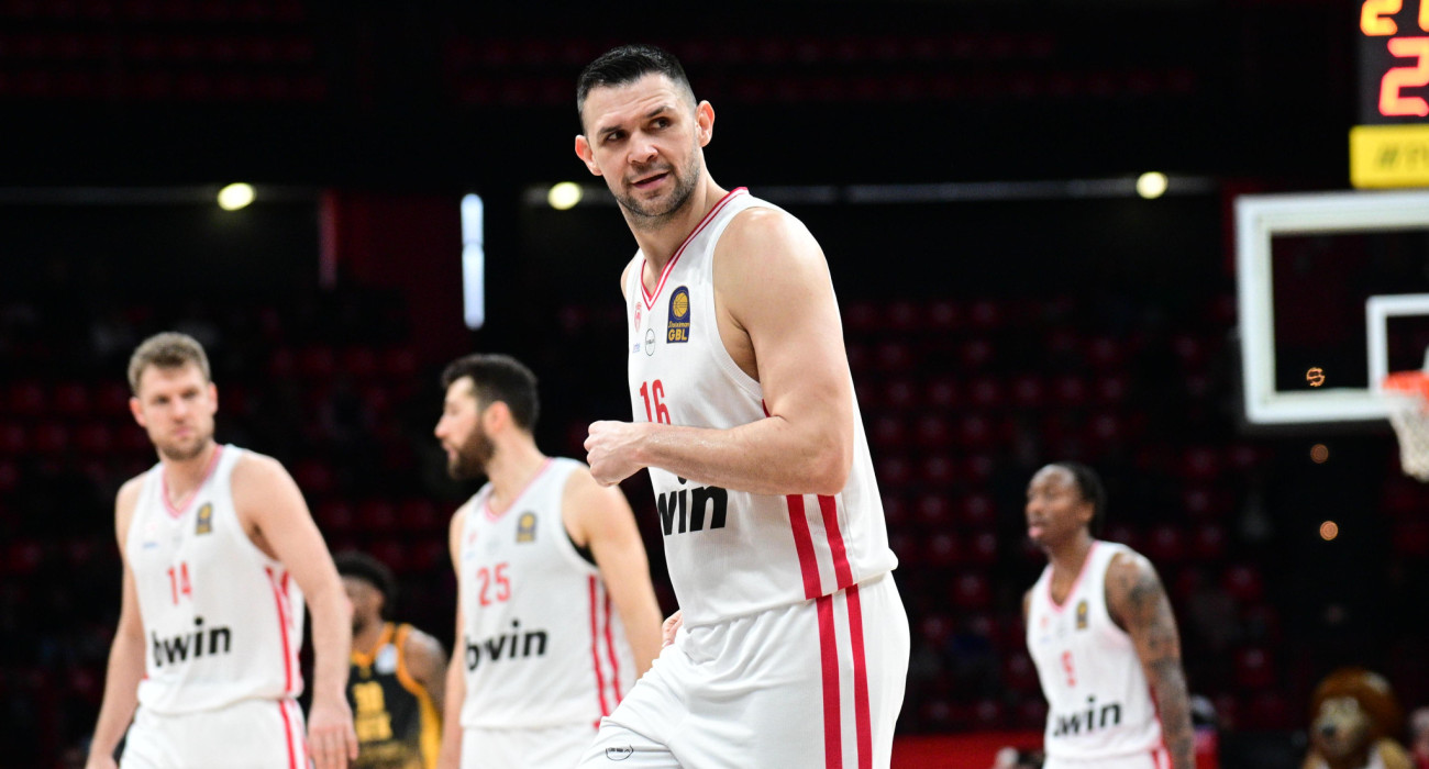 Ο Ολυμπιακός κέρδισε την ΑΕΚ του τρομερού Σίλβα για το 9/9 στην GBL