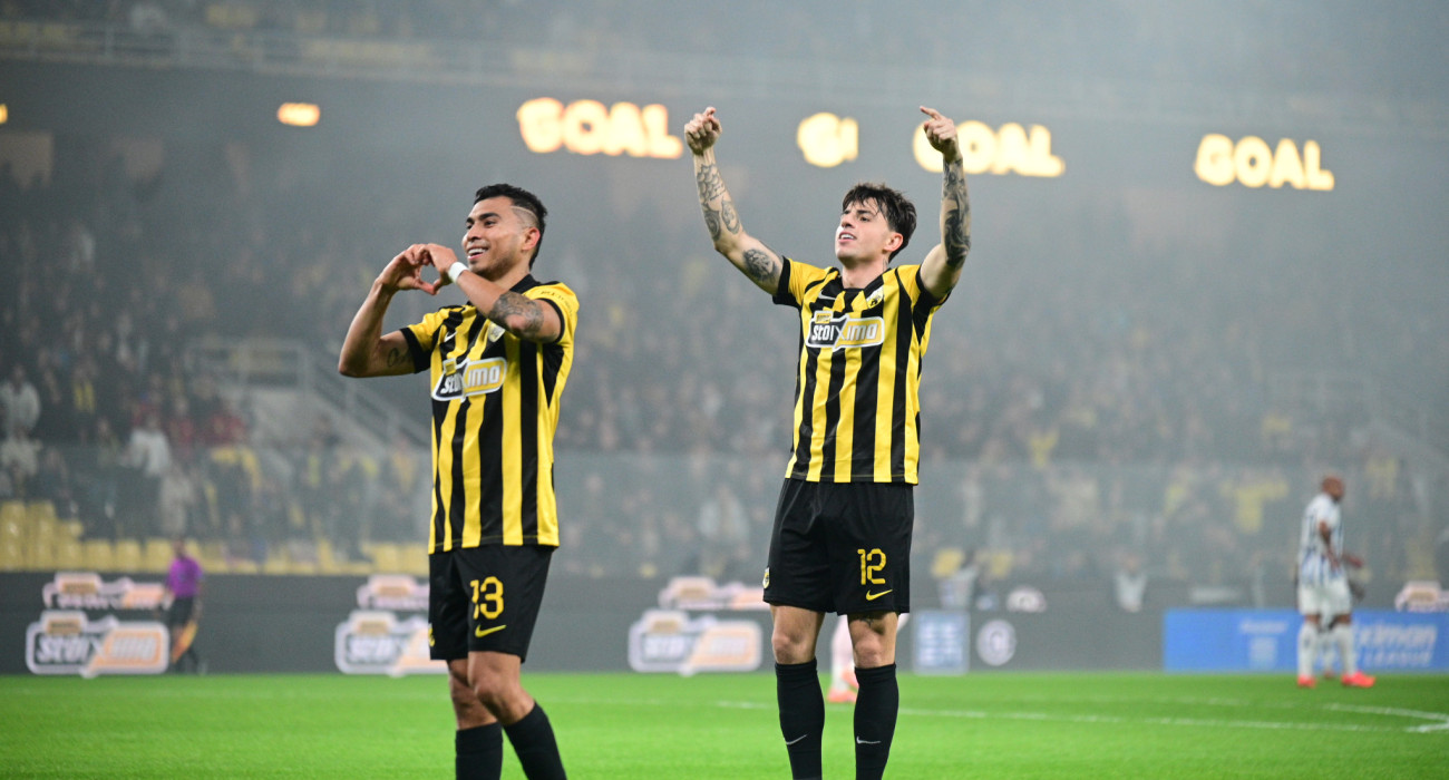 Ορμπελίν Πινέδα και Λάζαρος Ρότα πανηγυρίζουν για την ΑΕΚ / Πηγή: Eurokinissi