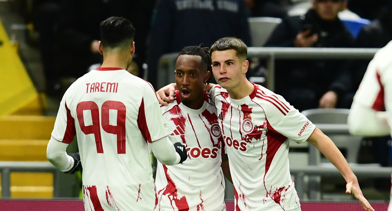 Ο Ζέλσον Μαρτίνς πανηγυρίζει με τον Χρήστο Μουζακίτη / Πηγή: Eurokinisssi