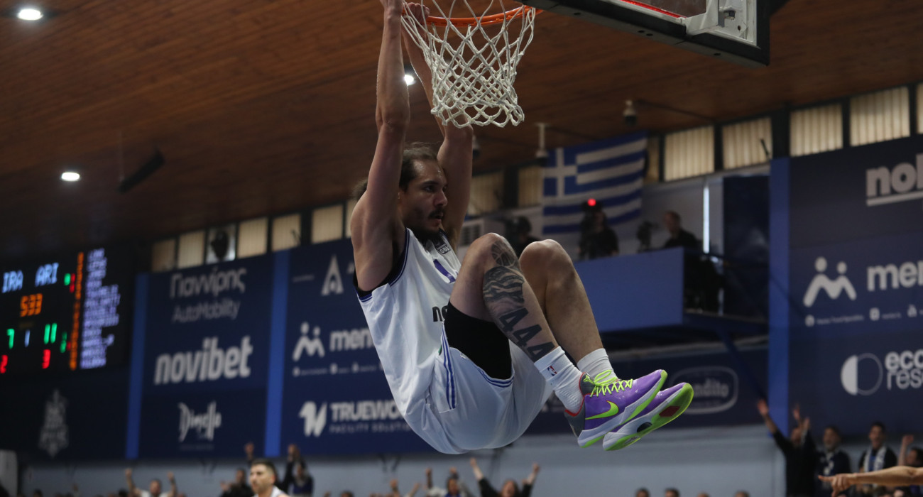 Ο Γουέρ καρφώνει εμφατικά το καλάθι του Άρη, Πηγή: Eurokinissi