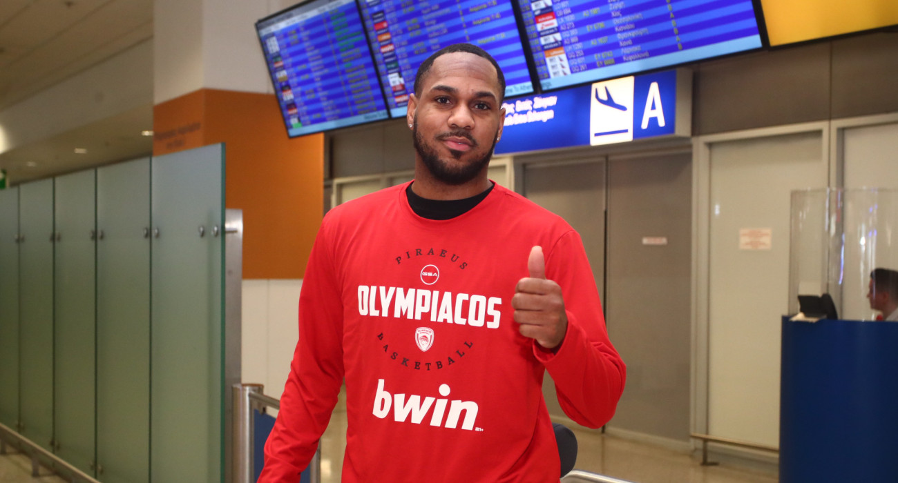 Ο Μόντε Μόρις έκανε την εμφάνισή του στο «Ελ. Βενιζέλος» για λογαριασμό του Ολυμπιακού / Πηγή: Eurokinissi