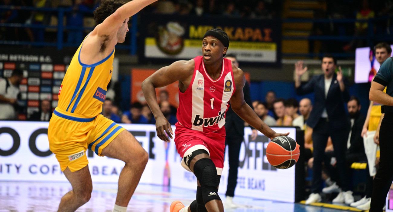 Ο Φρανκ Νιλικίνα στο ματς του Ολυμπιακού με το Περιστέρι/Πηγή: Eurokinissi