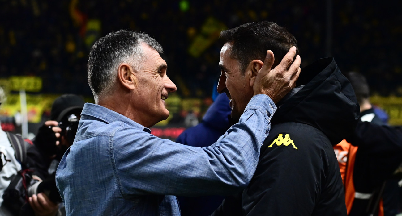 Ο Μανόλο Χιμένεθ μαζί με τον Χοσέ Λουίς Μεντιλίμπαρ / Πηγή: Eurokinissi