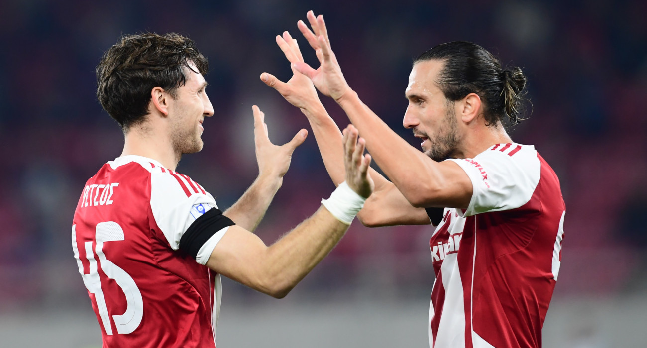 Ρέτσος και Γιαζίτζι πανηγυρίζουν το 6-0 επί του Ηρακλή / Πηγή: Eurokinissi