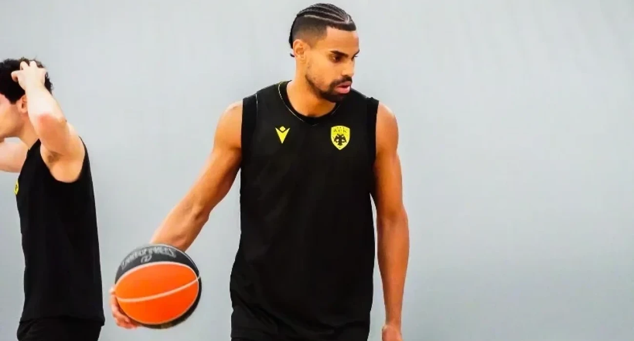 Ο Τζίαν Κλαβέλ σε προπόνηση της ΑΕΚ