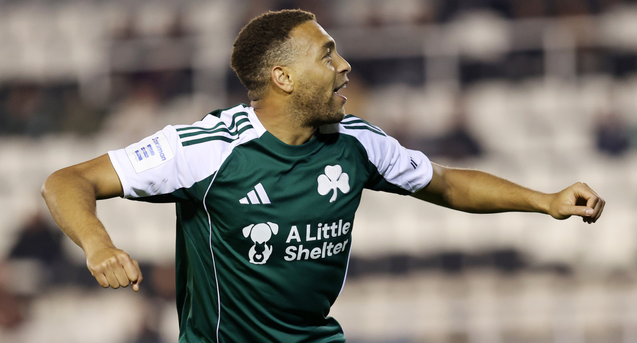 Ο Σίριλ Ντέσερς πανηγυρίζει το τρομερό γκολ που σημείωσε εναντίον του Βόλου - ΠΗΓΗ: ΙΝΤΙΜΕ