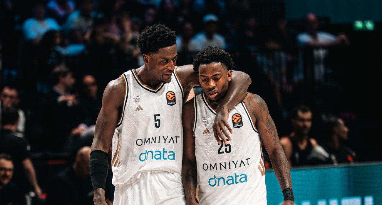 ΜακΚίνλεϊ Ράιτ και Αμπάς με τη φανέλα της Dubai BC Πηγή: Dubai BC