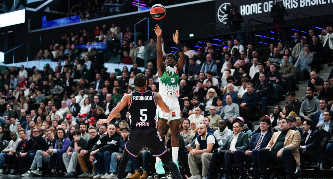 Ο Σιλβέν Φρανσίσκο «εκτελεί» την Παρί / Πηγή: Herve Bellenger / Euroleague Basketball via Getty Images