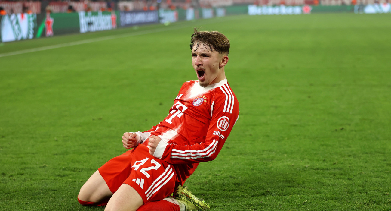 Ο Λέναρτ Καρλ της Μπάγερν Μονάχου πανηγυρίζει / Πηγή: Imago