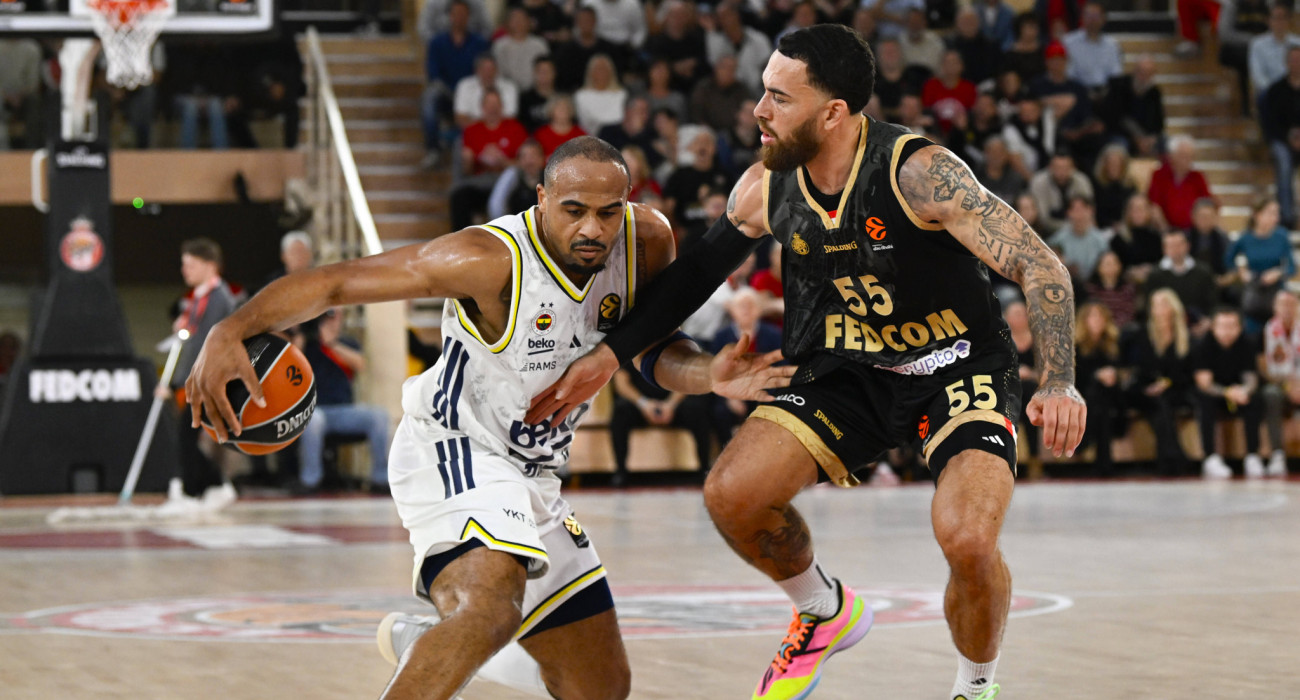 Ο Τέιλεν Χόρτον Τάκερ με τον Μάικ Τζέιμς, Πηγή: Imago