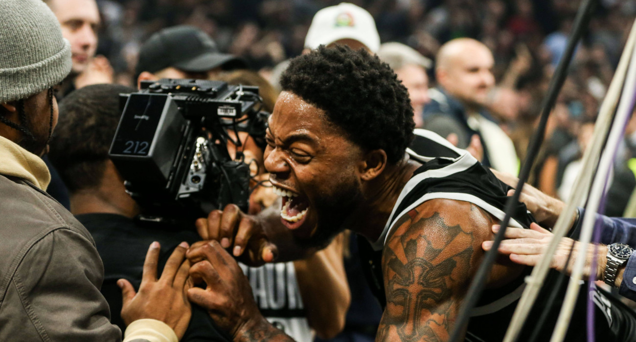 Η τρομακτική ενέργεια που βγάζει στο παρκέ ο Ταϊρίκ Τζόουνς / Πηγή: IMAGO