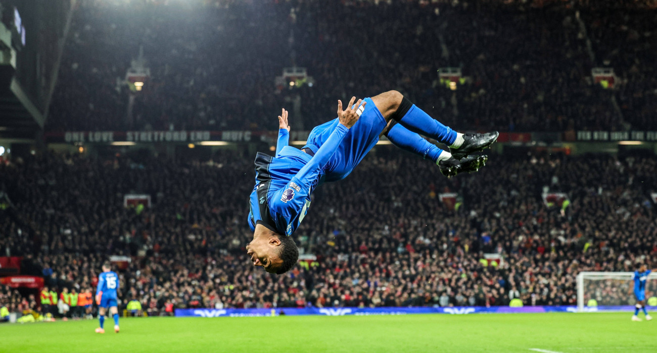 Ο Κρουπί της Μπόρνμουθ πανηγυρίζει το γκολ του μέσα στο Όλντ Τράφορντ / Πηγή: Imago