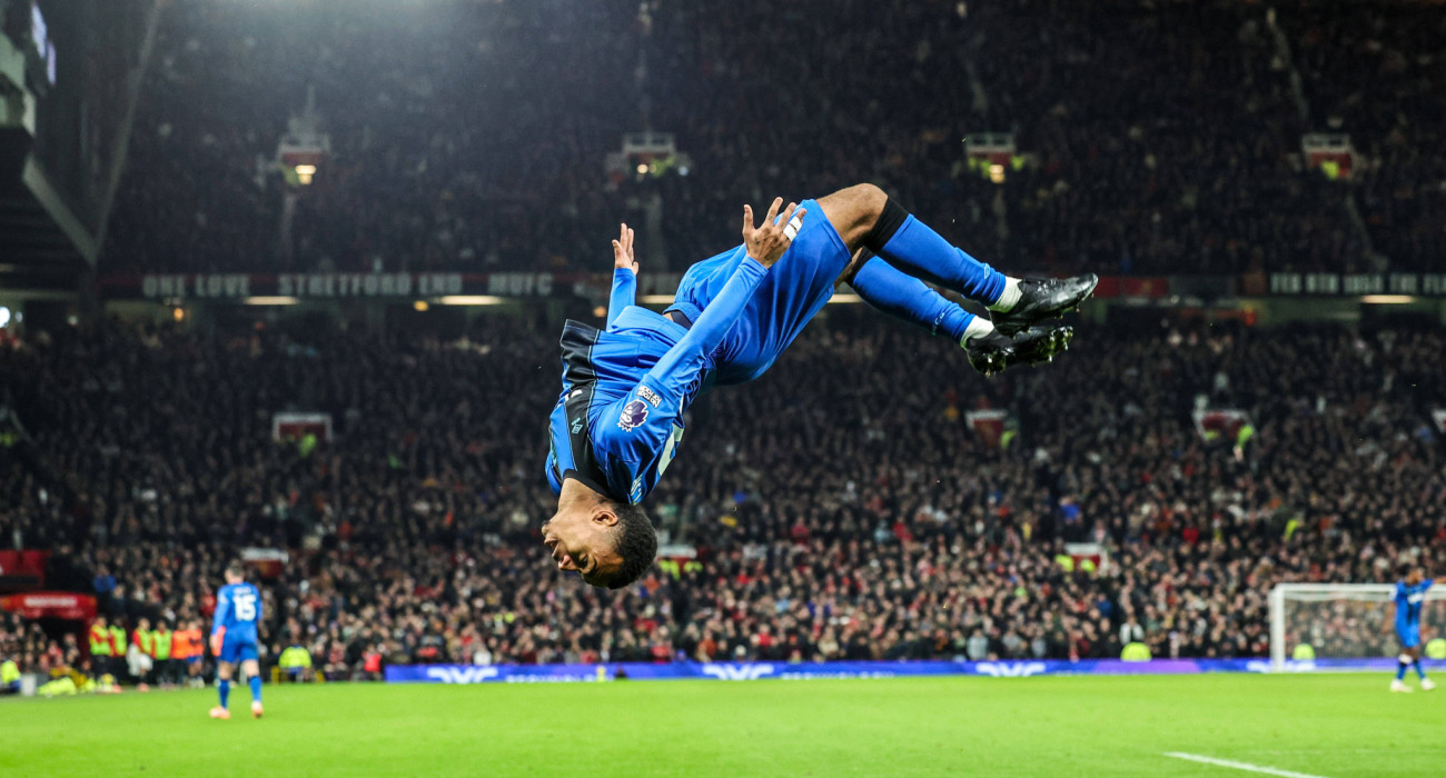 Ο Κρουπί της Μπόρνμουθ πανηγυρίζει το γκολ του μέσα στο Ολντ Τράφορντ / Πηγή: Imago