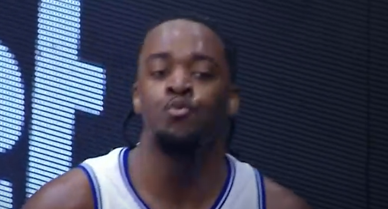 Επική στιγμή: Ο Φάντερμπερκ του Ηρακλή έστειλε... φιλάκια στον Άντζουσιτς