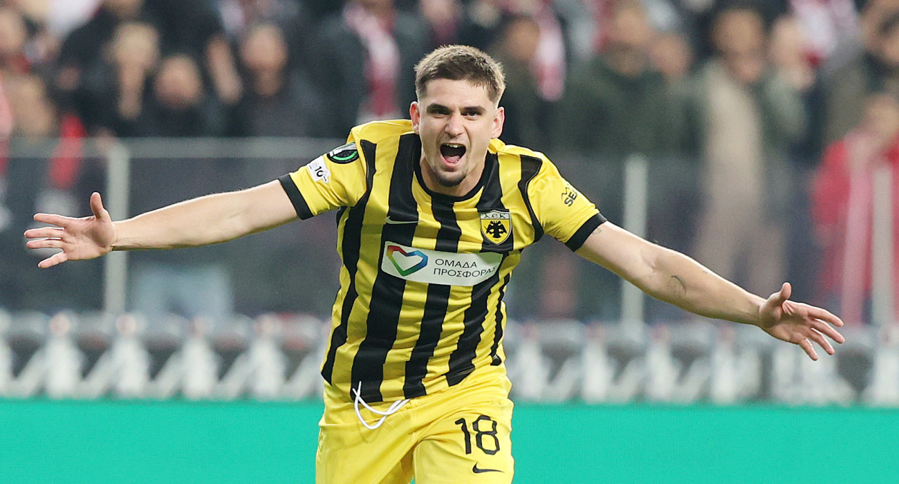 Ο Ράζβαν Μαρίν πανηγυρίζει με την ΑΕΚ / Πηγή: Intime