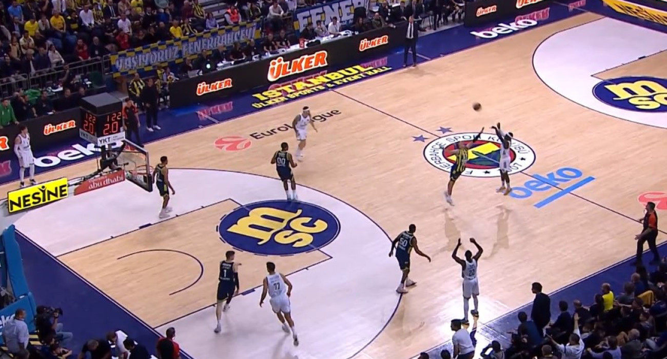 Το απίθανο τρίποντο του Κέντρικ Ναν