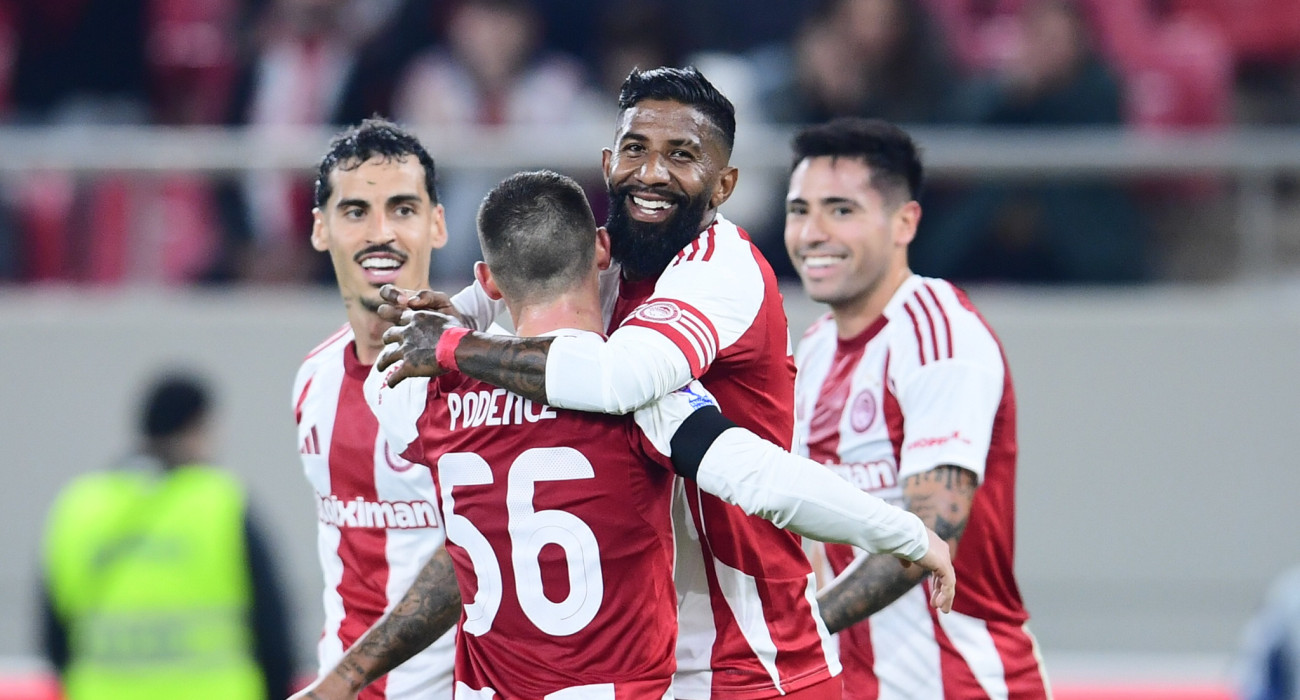 Οι ποδοσφαιριστές του Ολυμπιακού πανηγυρίζουν / Πηγή: Eurokinissi