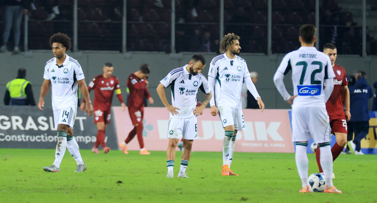 Εικόνα απογοήτευσης των παικτών του Παναθηναϊκού μετά το γκολ της ισοφάρισης της ΑΕΛ Novibet στο 90'+9' - ΠΗΓΗ: ΙΝΤΙΜΕ