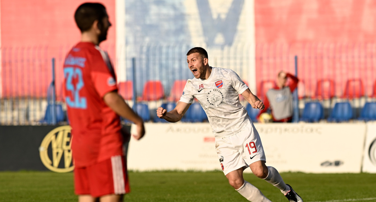 Ο Γιάννης Κιάκος σκοράρει με τη φανέλα του Πανιωνίου / Πηγή: Intime