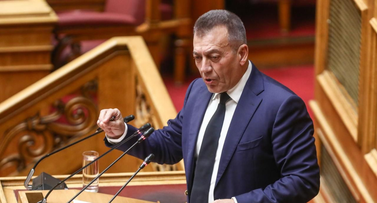 Ο Γιάννης Βρούτσης στο βήμα της Βουλής / Πηγή: ΓΓΑ