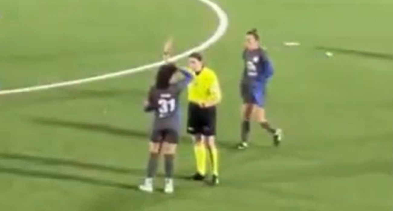 Στιγμιότυπο από αγώνα ποδοσφαίρου γυναικών / Screenshot