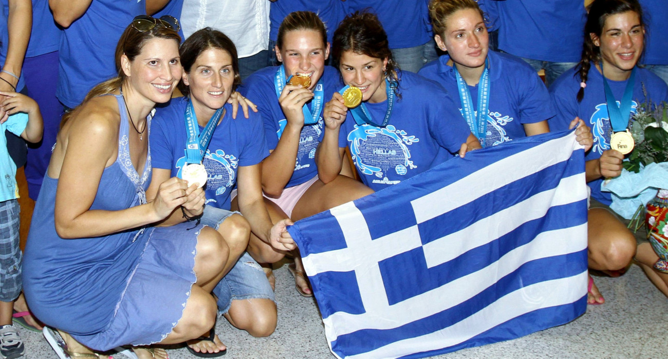 Η Αλεξάνδρα Ασημάκη με τα υπόλοιπα μέλη της Εθνικής του 2011 / Πηγή: Eurokinissi