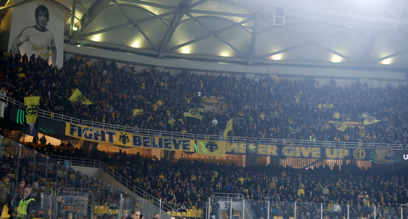 Οι φίλαθλοι της ΑΕΚ στην OPAP Arena / Πηγή: Intime