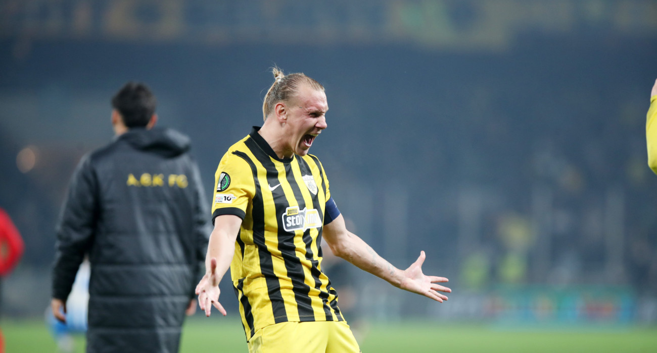 Ο Ντομαγκόι Βίντα πανηγυρίζει με την ΑΕΚ / Πηγή: Intime