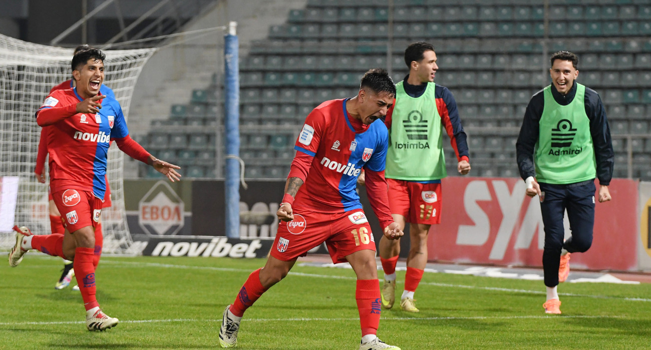 Ο Μαρτίνες πανηγυρίζει το γκολ του Βόλου απέναντι στον Παναιτωλικό / Πηγή: Intime