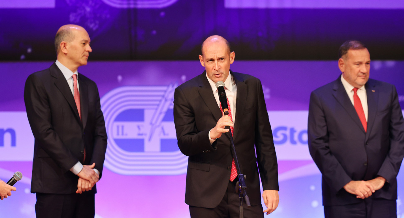 Ο Παναγιώτης Αγγελόπουλος μιλάει κατά τη βράβευση από τον ΠΣΑΤ, Πηγή: Intime