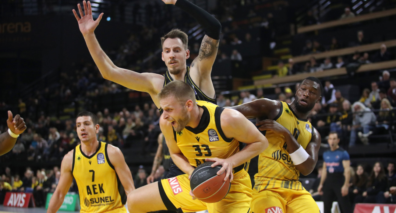 Σημείο αναφοράς της ΑΕΚ στο ντέρμπι με τον Άρη, ο Βασίλης Χαραλαμπόπουλος, Πηγή: Intime