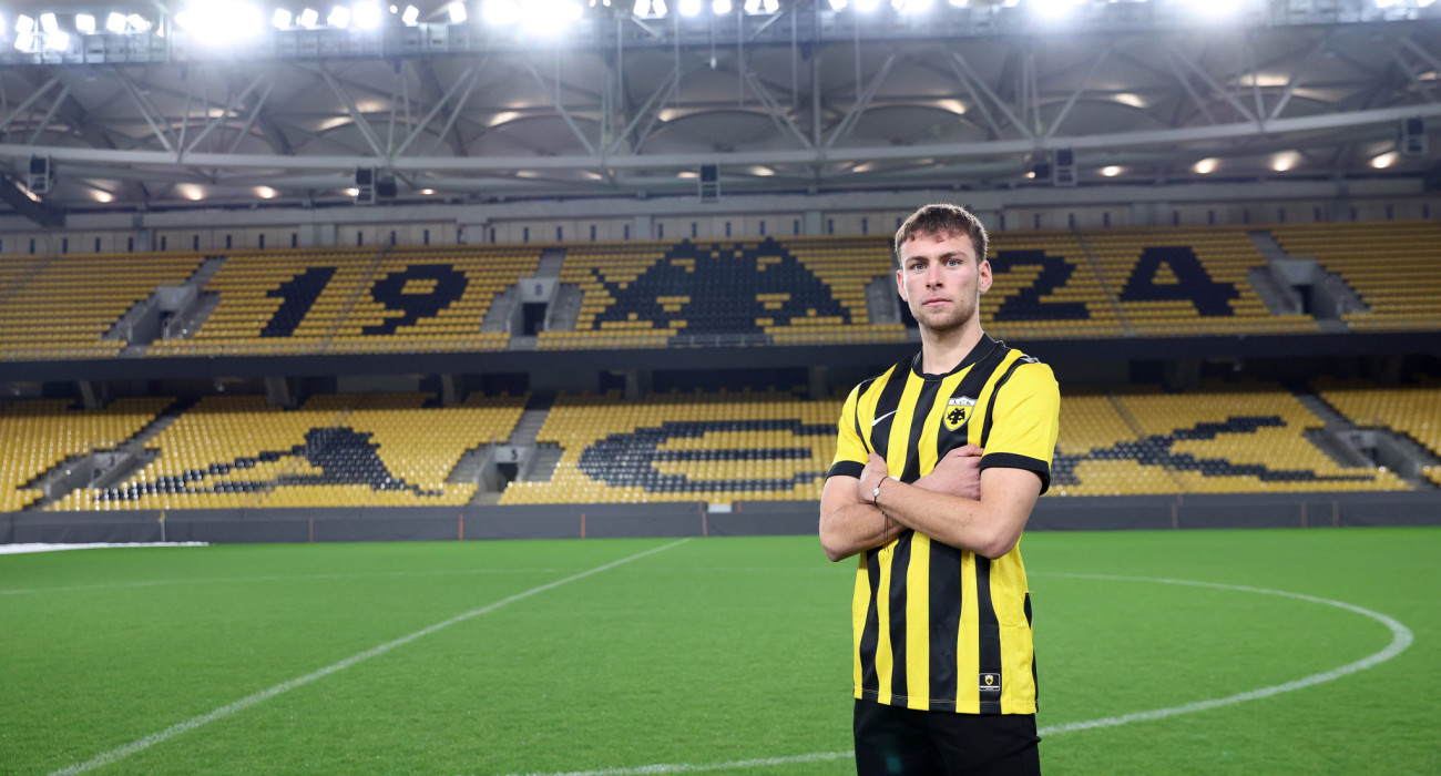 Ο Μάρτιν Γκεοργίεφ με τη φανέλα της ΑΕΚ / Πηγή: InTime