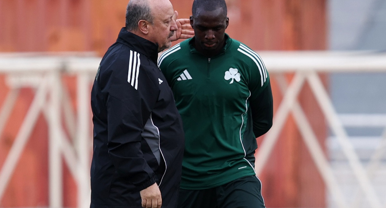 Ο Ανδρέας Τεττέη με τον Ράφα Μπενίτεθ / Πηγή: pao.gr