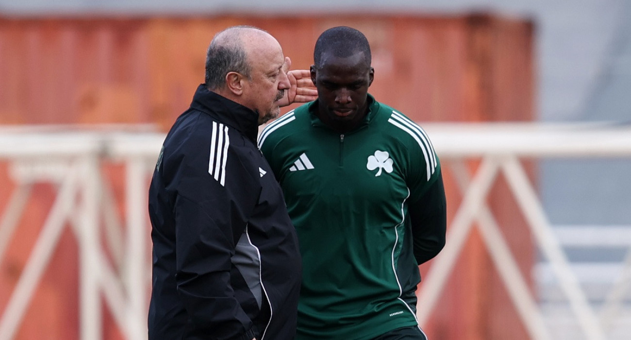 Ο Ανδρέας Τεττέη με τον Ράφα Μπενίτεθ / Πηγή: pao.gr