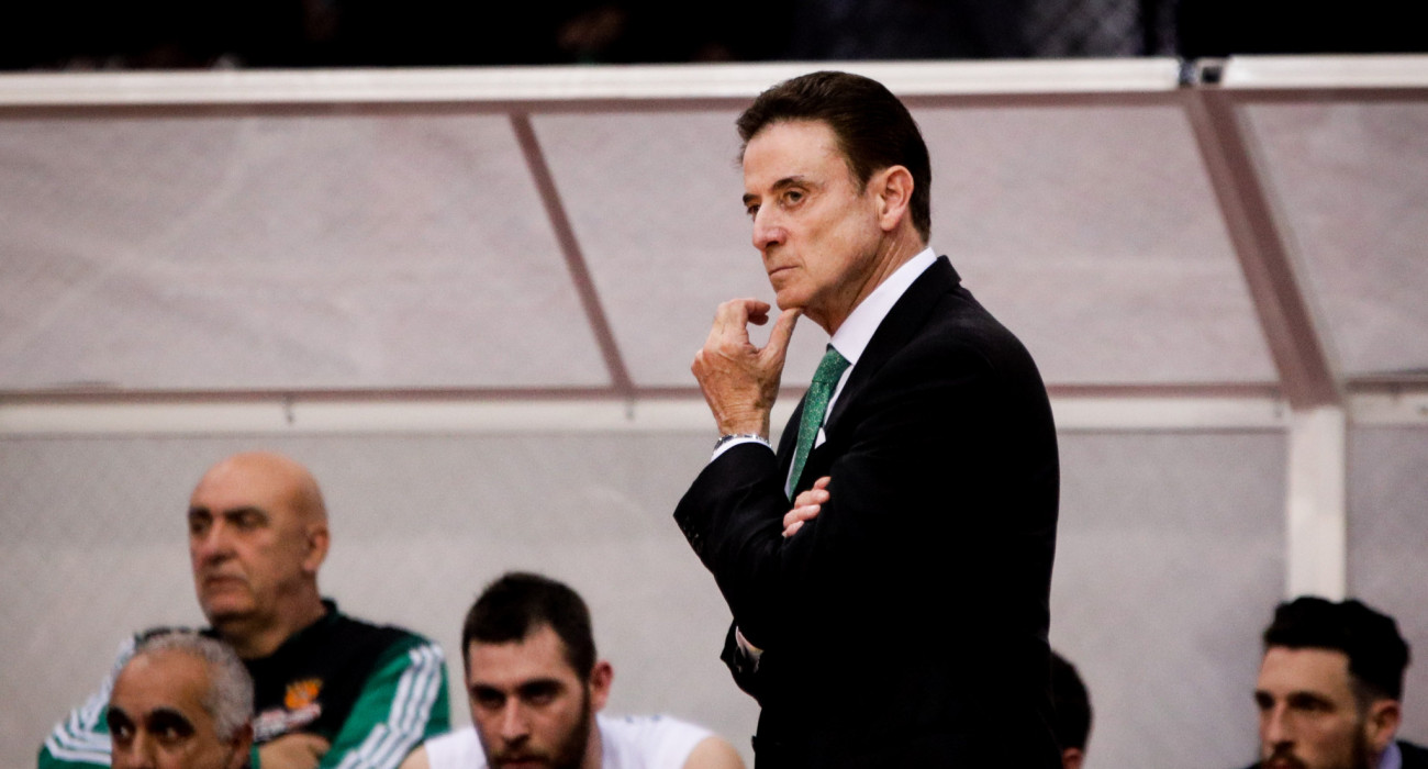 Ο Ρικ Πιτίνο στον πάγκο του Παναθηναϊκού/Πηγή: Eurokinissi