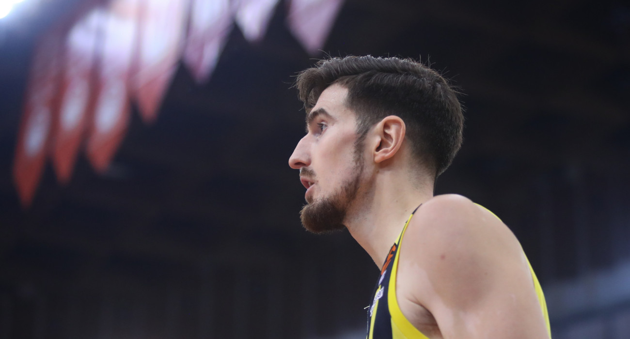 Ο Νάντο Ντε Κολό με τη φανέλα της Φενέρμπαχτσε / Πηγή: Eurokinissi