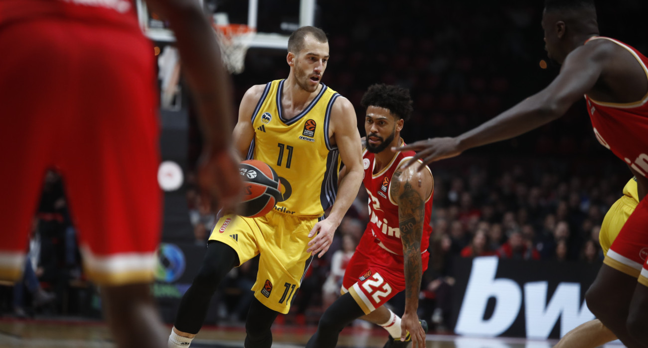 Ο Ματ Τόμας με τη φανέλα της Άλμπα / Πηγή: Eurokinissi