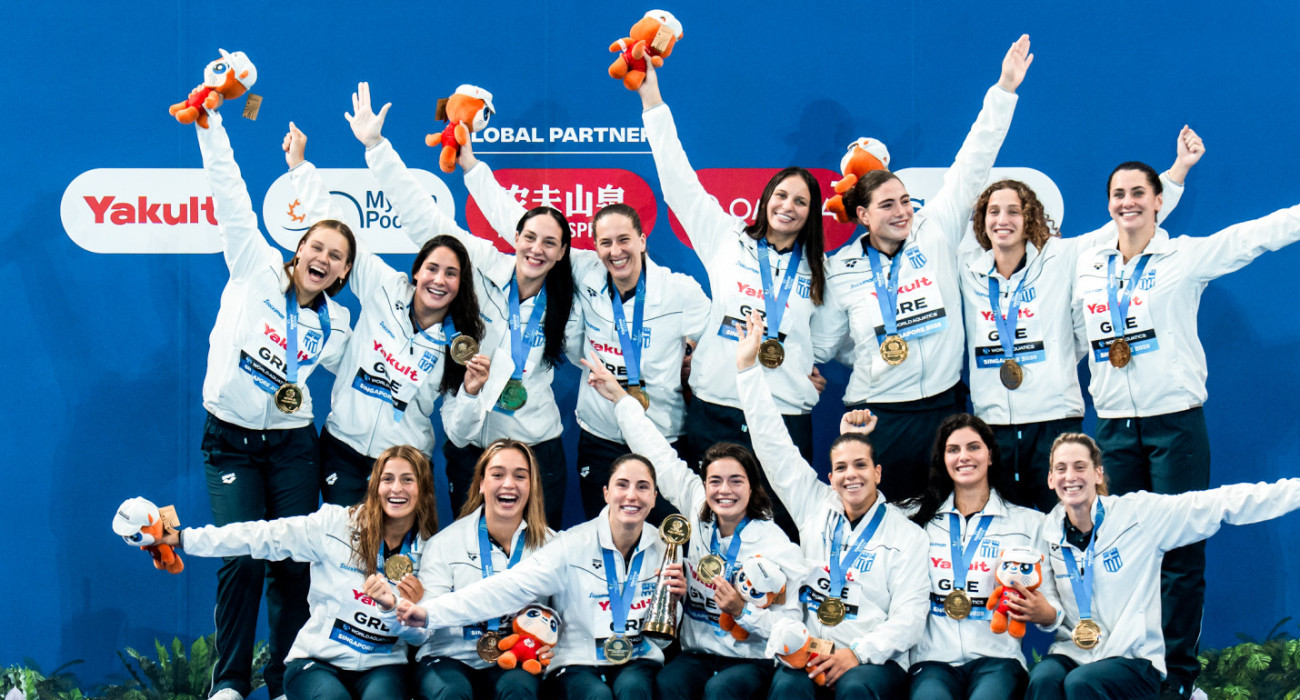 Η Εθνική Πόλο Γυναικών στην απονομή των μεταλλίων / Πηγή: Αναστασία Καρεκλά / Eurokinissi