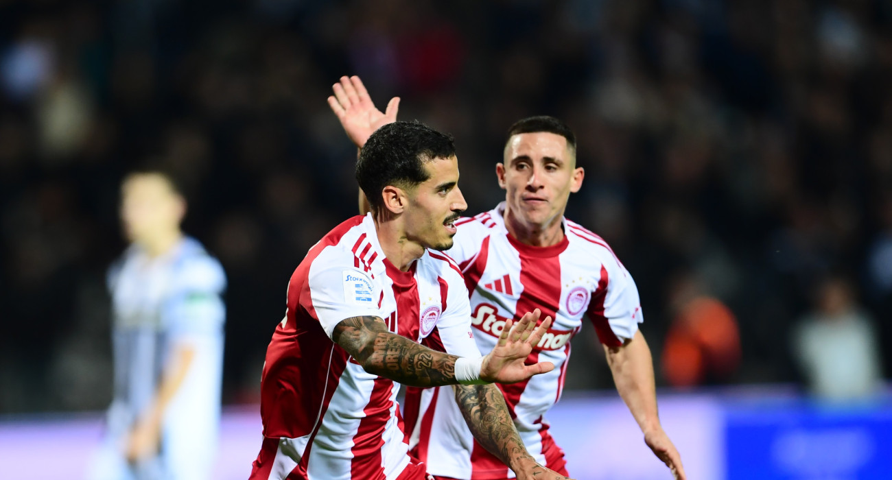 Ο Τσικίνιο πανηγυρίζει με τον Ποντένσε / Πηγή: Eurokinissi