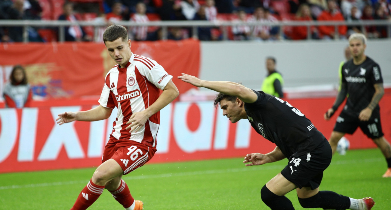 Μουζακίτης και Λιούις στο Ολυμπιακός-ΟΦΗ / Πηγή: Eurokinissi