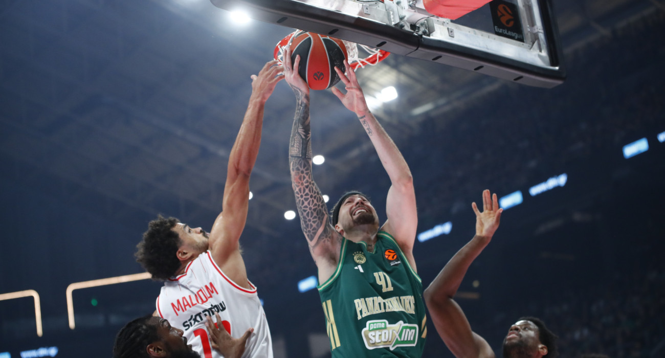 Ο Μάλκολμ που τα βάζει με όλη την πράσινη άμυνα