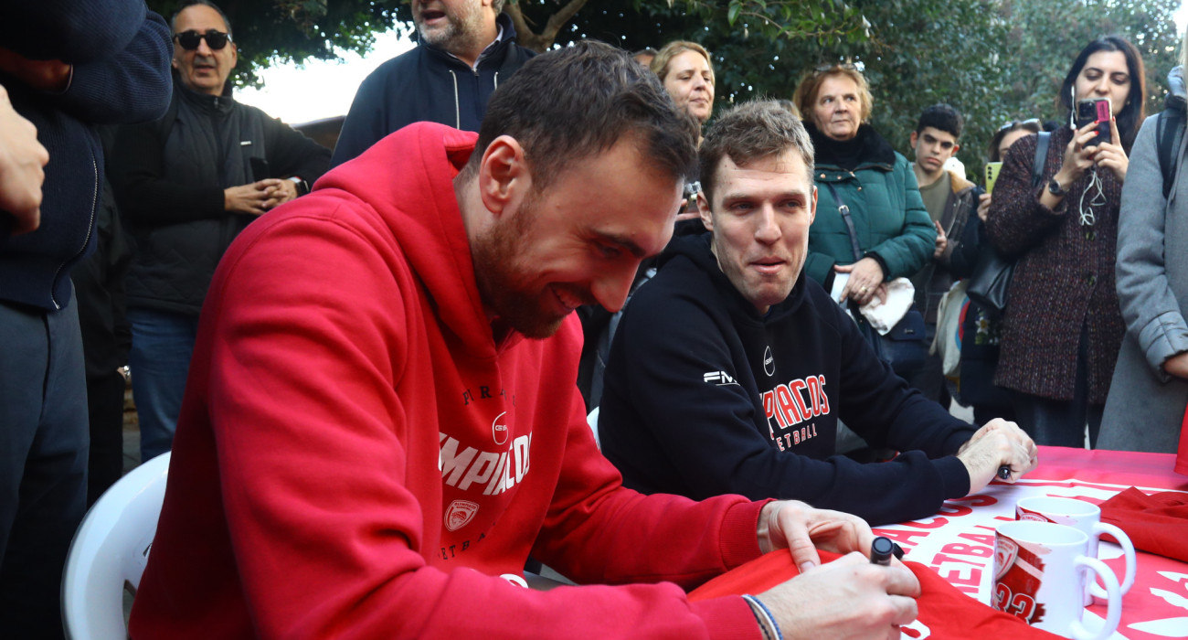 Μιλουτίνοφ και Βεζένκοφ στην εορταστική εκδήλωση του Ολυμπιακού, Πηγή: Eurokinissi