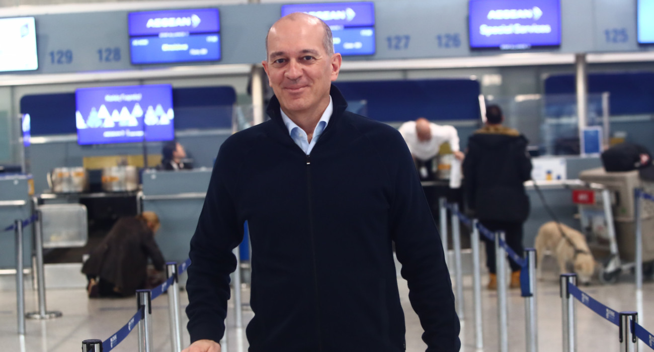 O Πρόεδρος του Ολυμπιακου στη αναχώρηση για την Μπολόνια / πηγή: eurokinissi