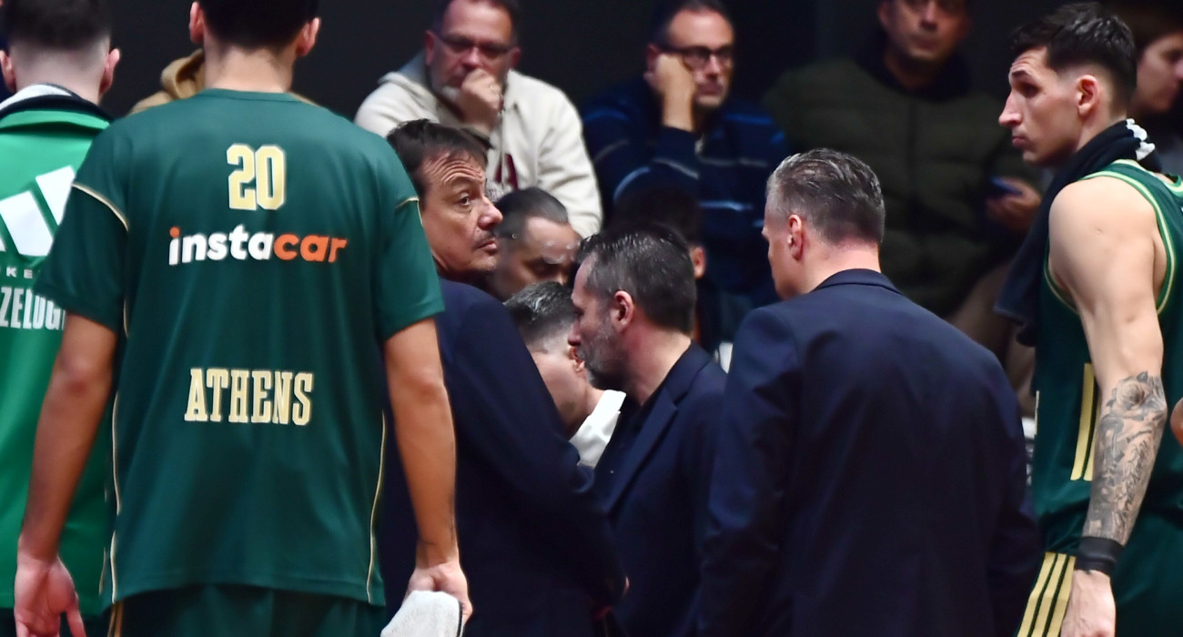 Ο Αταμάν πήρε time-out και σχεδίασε επίθεση δύο δευτερόλεπτα πριν το τέλος με τη διαφορά στους 10