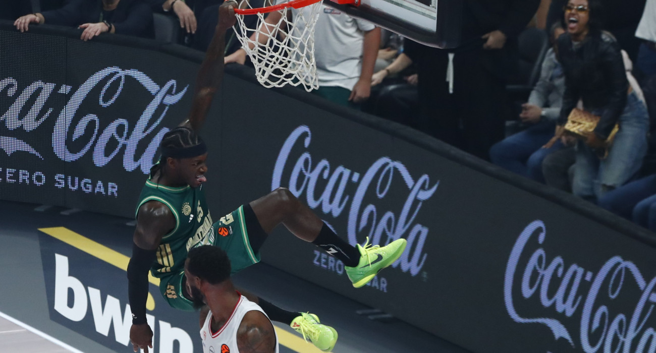 Το απίθανο κάρφωμα του Κέντρικ Ναν επάνω στον Ντόντα Χολ, Πηγή: Eurokinissi