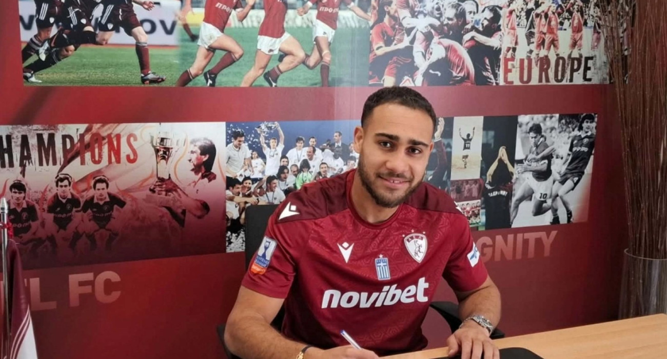 Ο Ιβάν Μασόν υπογράφει με την ΑΕΛ Novibet / Πηγή: ΑΕΛ