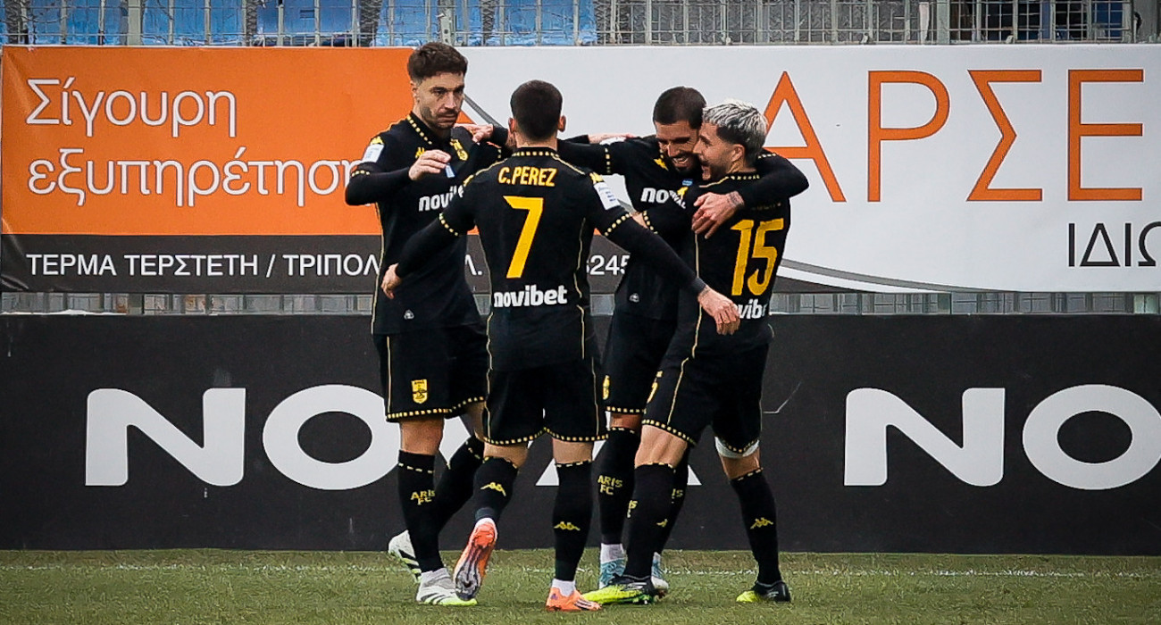 Οι ποδοσφαιριστές του Άρη πανηγυρίζουν / Πηγή: Eurokinissi